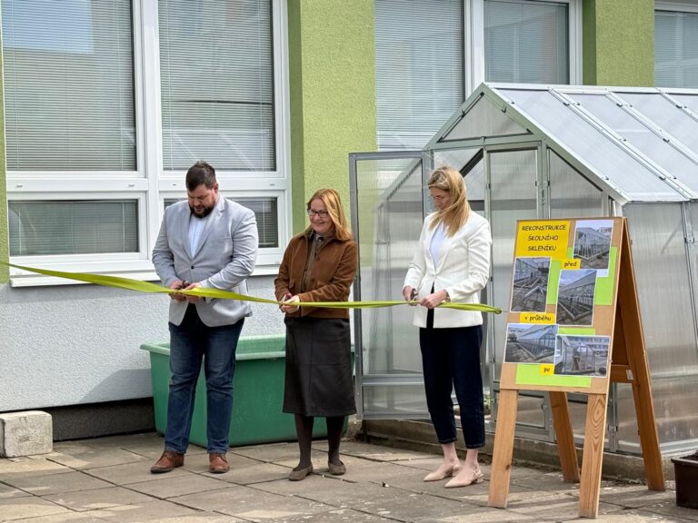 Otevření skleníku v rámci revitalizace školní zahrady