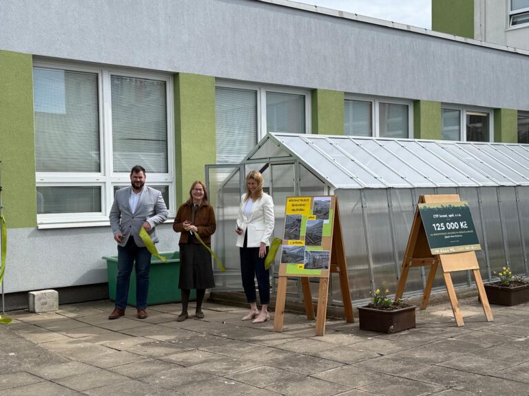 Otevření skleníku v rámci revitalizace školní zahrady