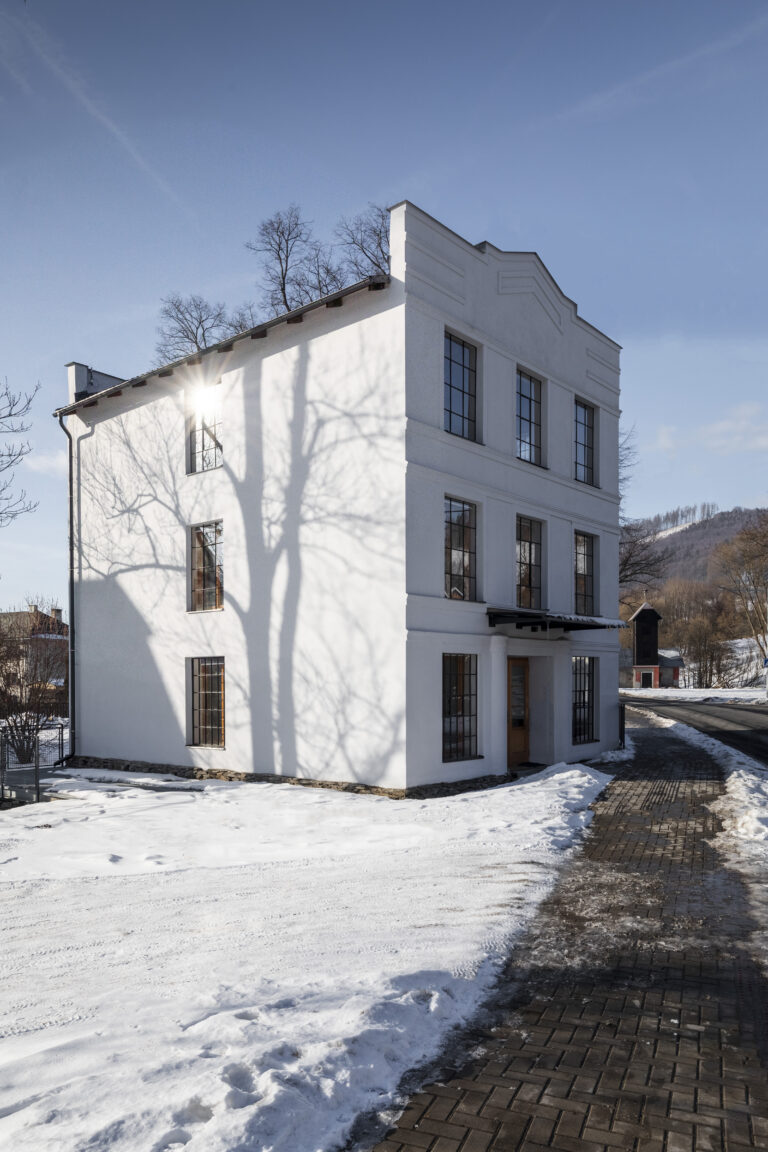 Pohled na objekt zvenku.