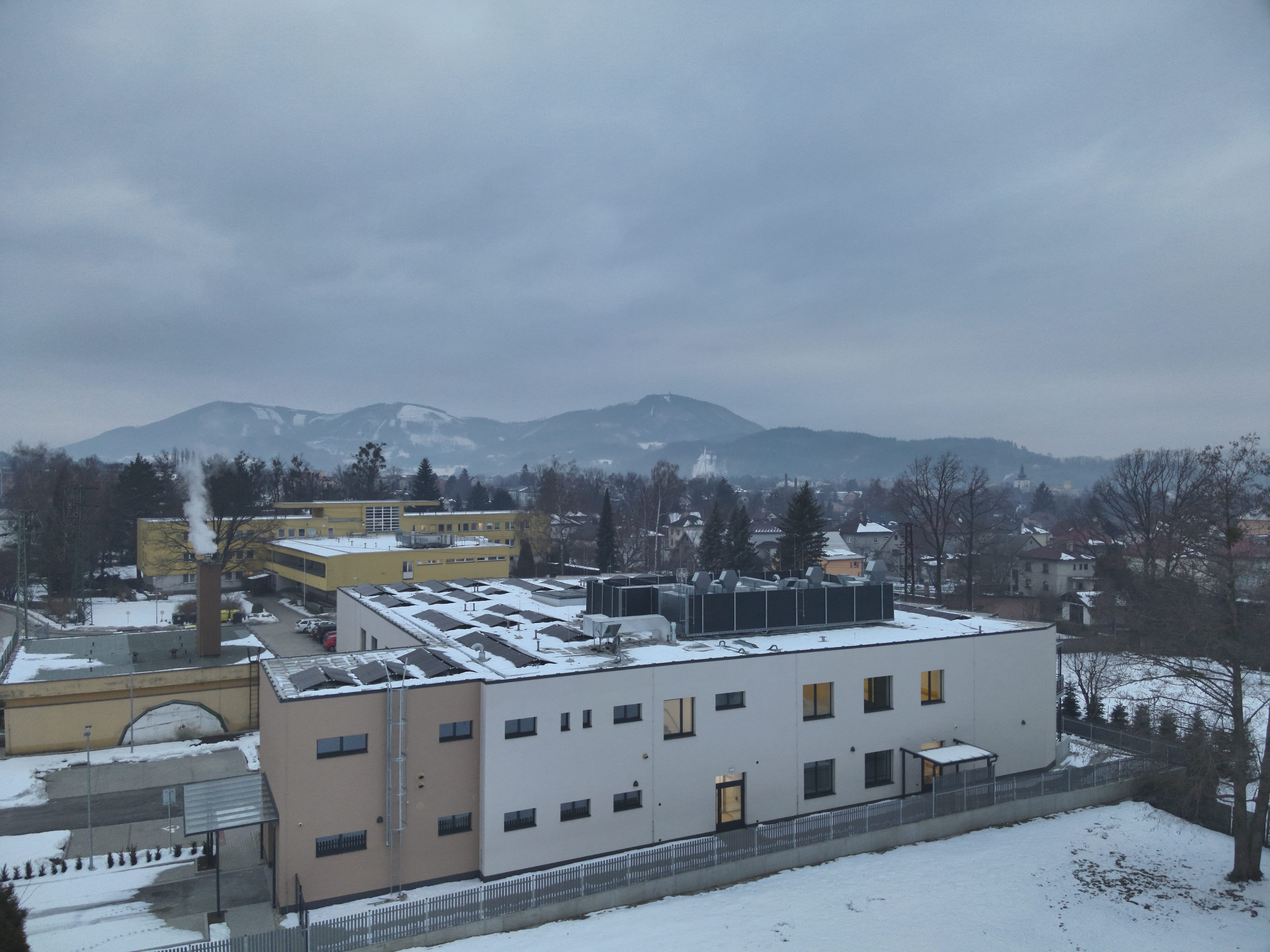 Letecký pohled na celý objekt.