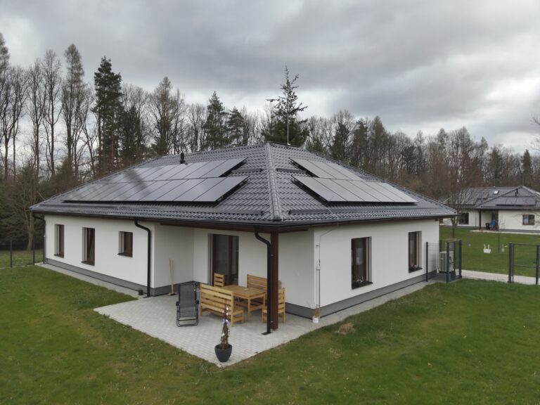 Exteriér domku - pohled na venkovní terasu.