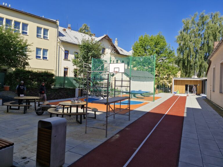 Venkovní učebna Jelínkova 1 - venkovní hřiště