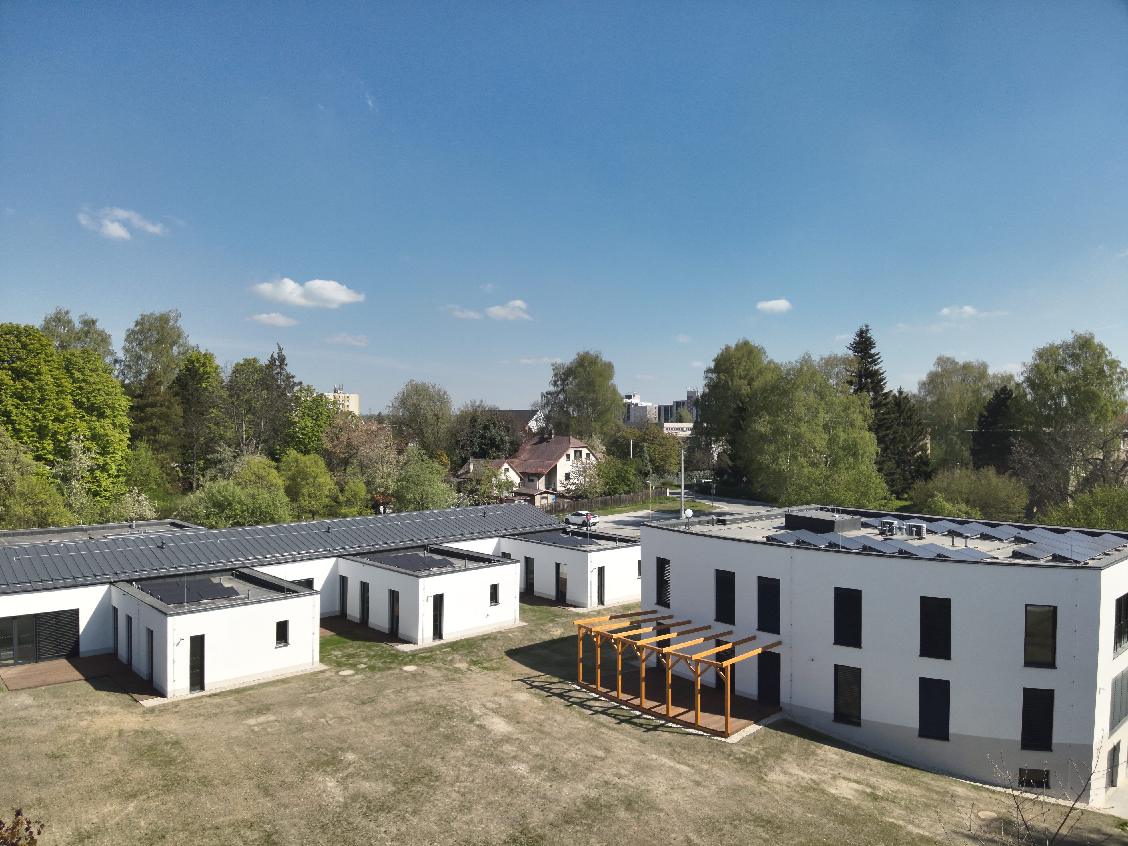 Dětské centrum - pohled na exteriér vnitrobloku.