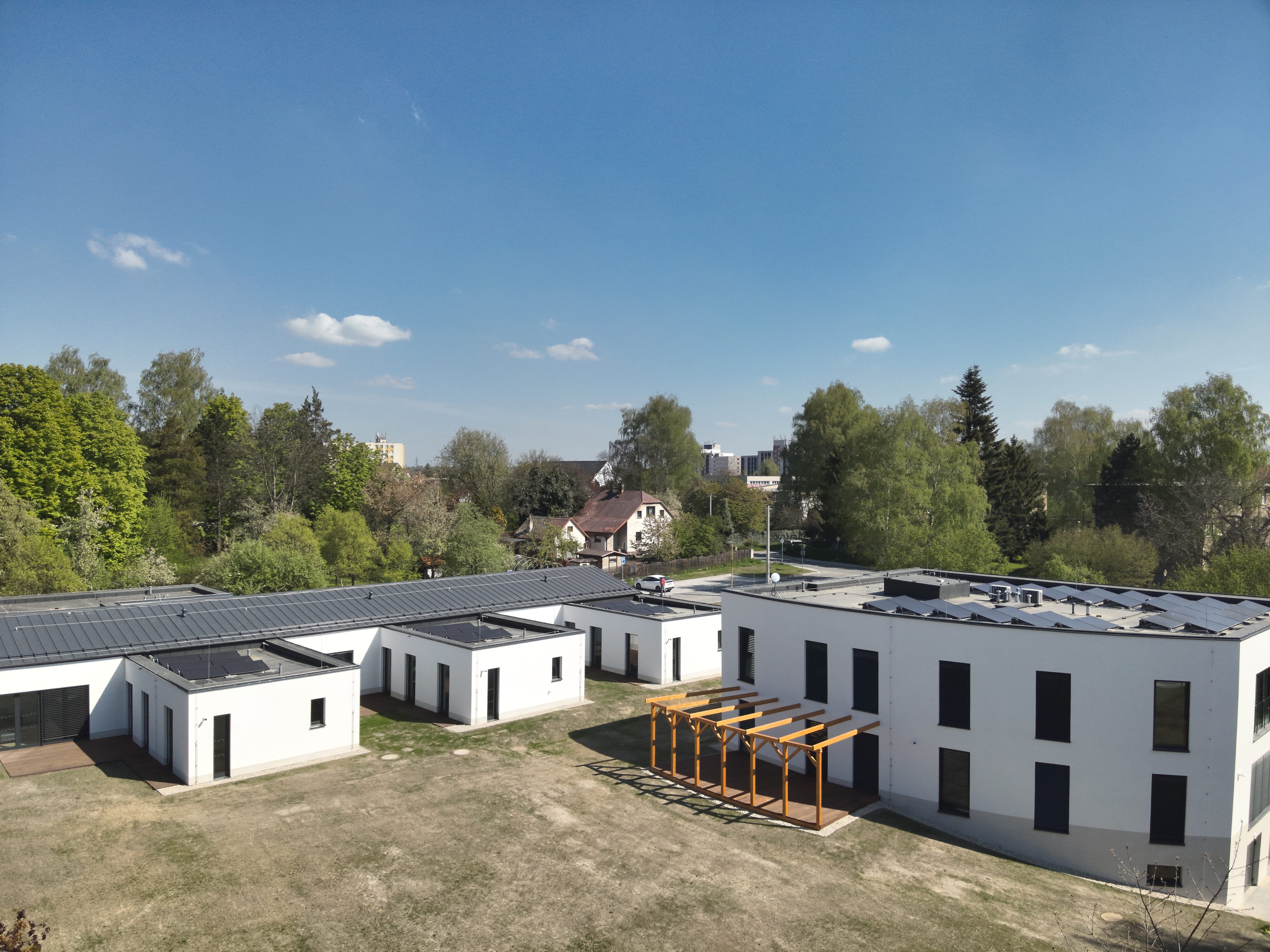 Dětské centrum - pohled na exteriér vnitrobloku.