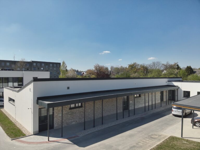 Čelní pohled na objekt centra.