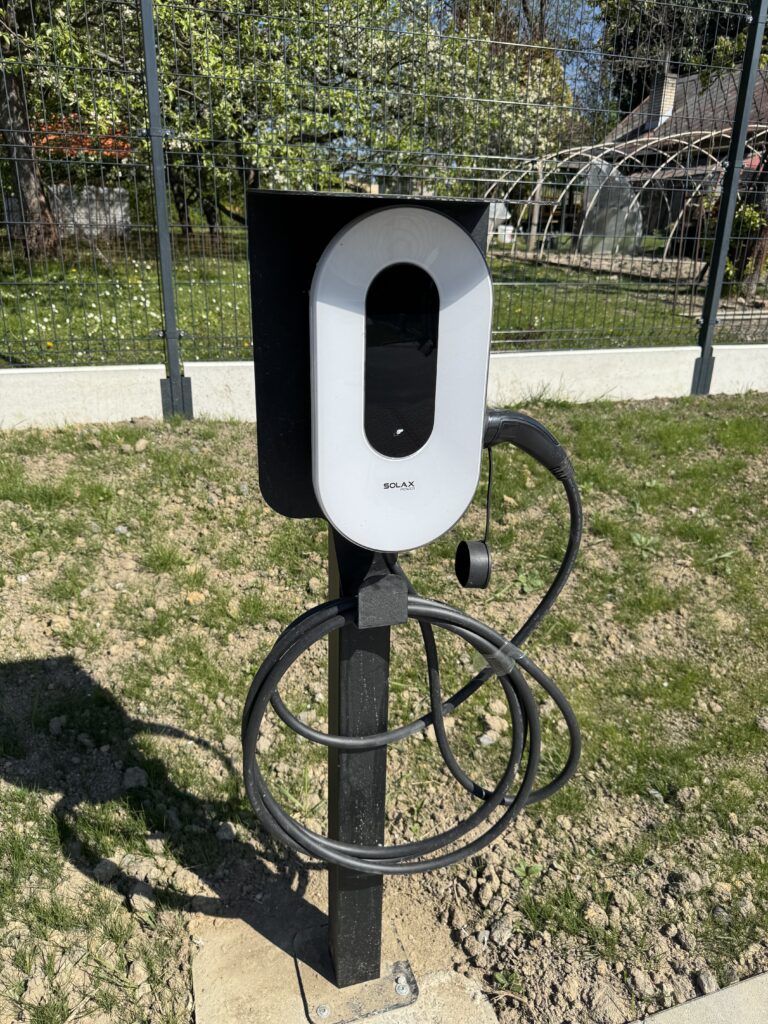 Nabíjecí stanice pro elektromobily.