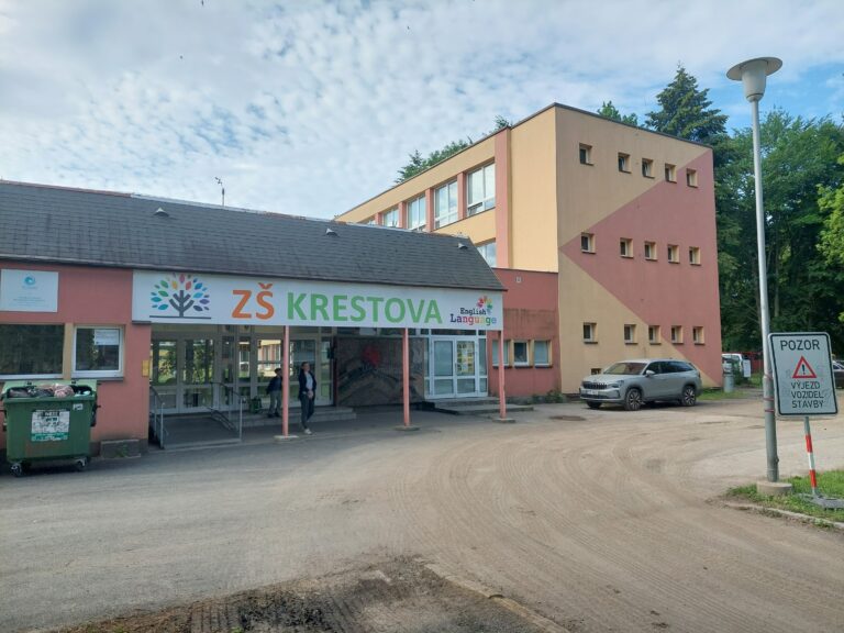 Plochy u školy